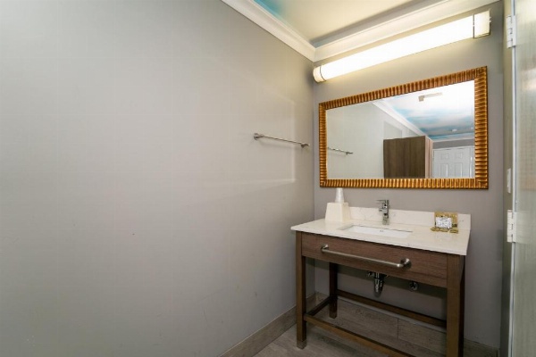 Hollywood Palms Inns & Suites image 44